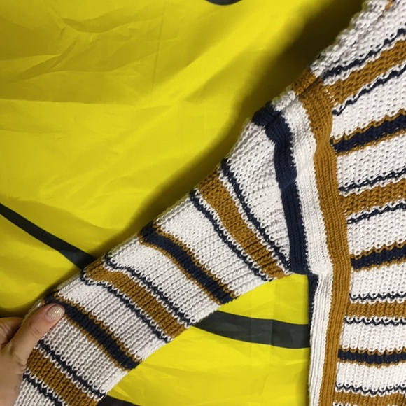 A Max studio sweater a little hole up toward the shoulder - Picture 4 of 7